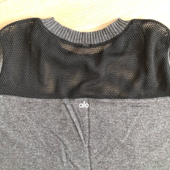 Like new Alo Yoga shirt - Picture 3 of 4